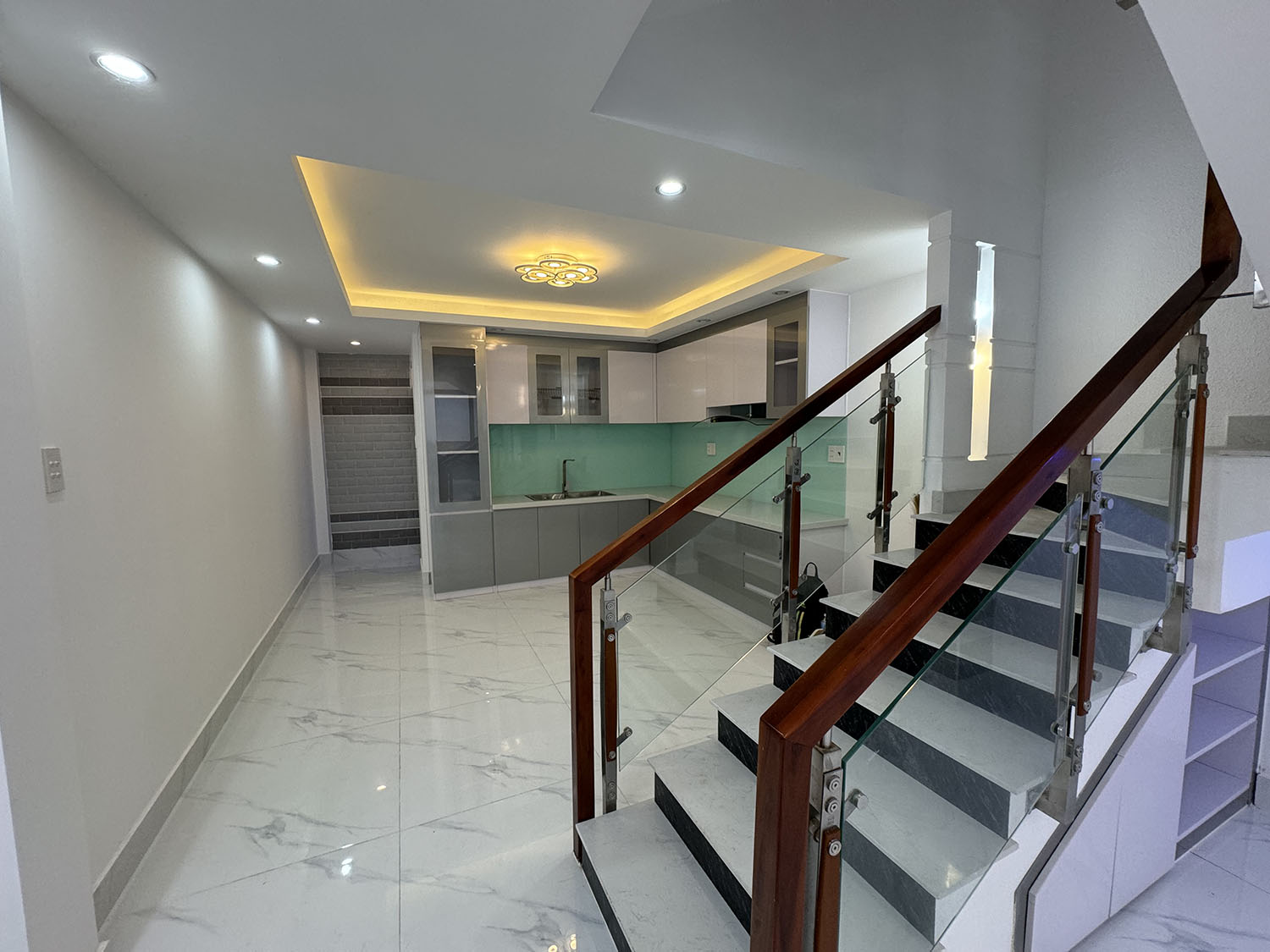 Nhà phố 3 lầu (4mx12,5m=50m2) 5 phòng ngủ hẻm ôtô 7 chỗ khu đồng bộ Nguyễn Thượng Hiền, Bình Thạnh